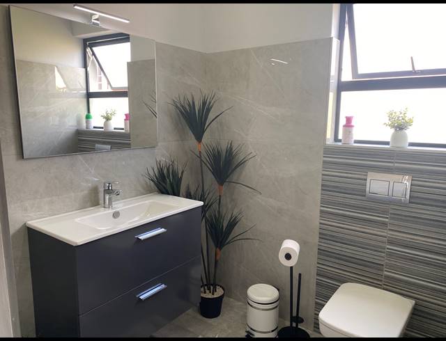 3 BEDROOM TOWNHOUSE FOR SALE IN PALM LAKES ESTATE